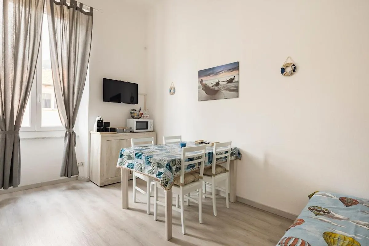 Leo Holiday Homes Deiva Marina Italy